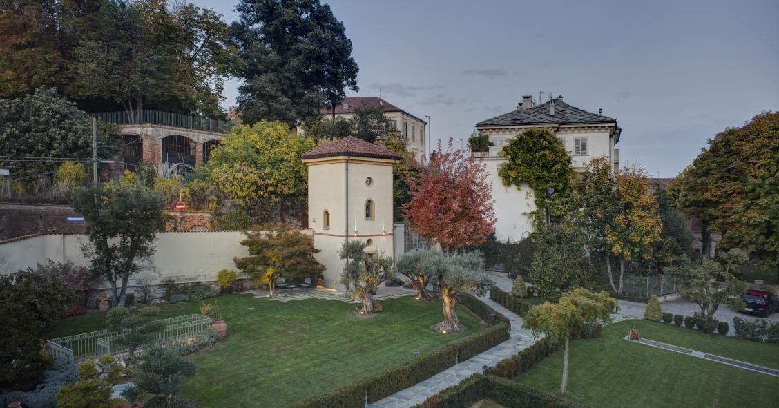 La ristrutturazione di una villa d'epoca trasformata in uno spazio moderno e tecnologico