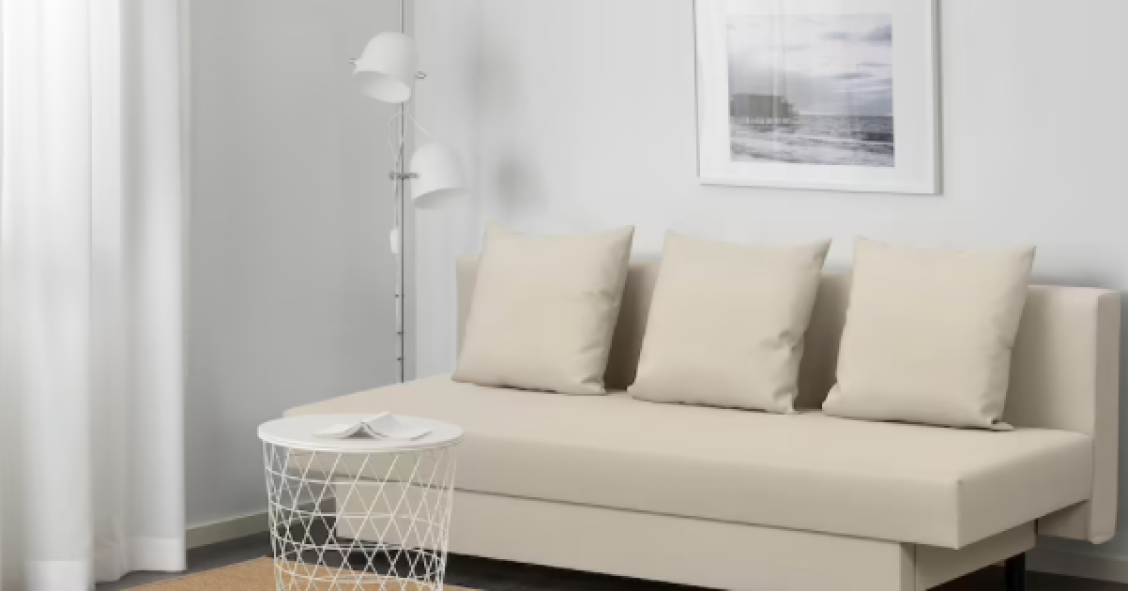 Il divano a tre posti di Ikea che si trasforma in letto a due piazze