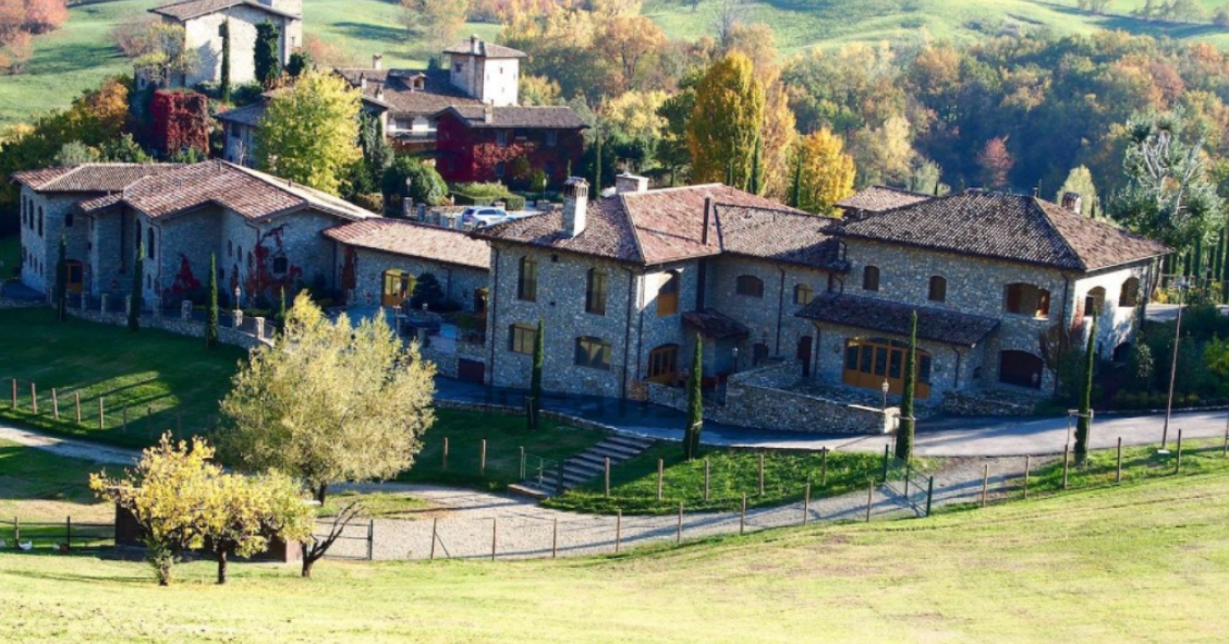 In vendita un piccolo borgo emiliano tra le colline piacentine per 9 milioni di euro