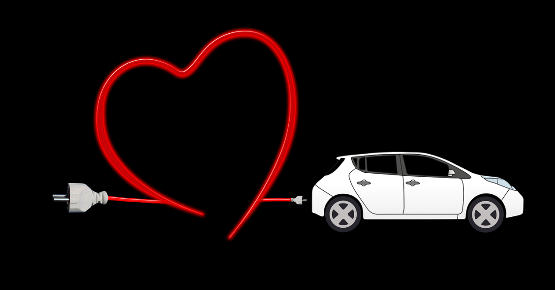 Quanto si risparmia con auto ibrida o elettrica?