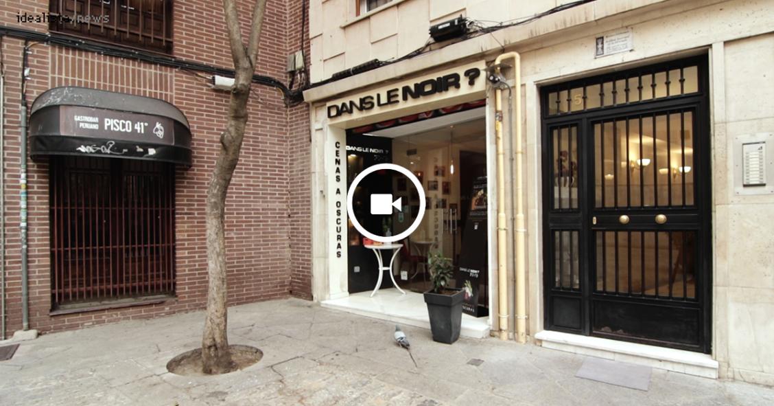 Spegni la luce e accendi i sensi: ti invitiamo a una cena al buio