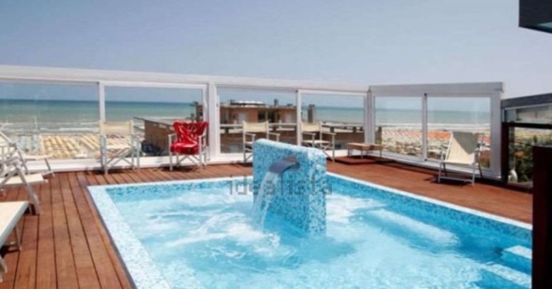 Un hotel quattro stelle vista mare con spa in vendita a Rimini per 5,5 milioni