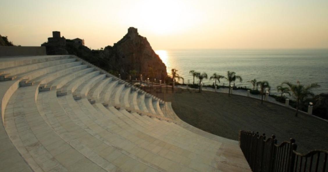 Un hotel con spa sul mare di Taormina in vendita all'asta da 21,1 milioni di euro