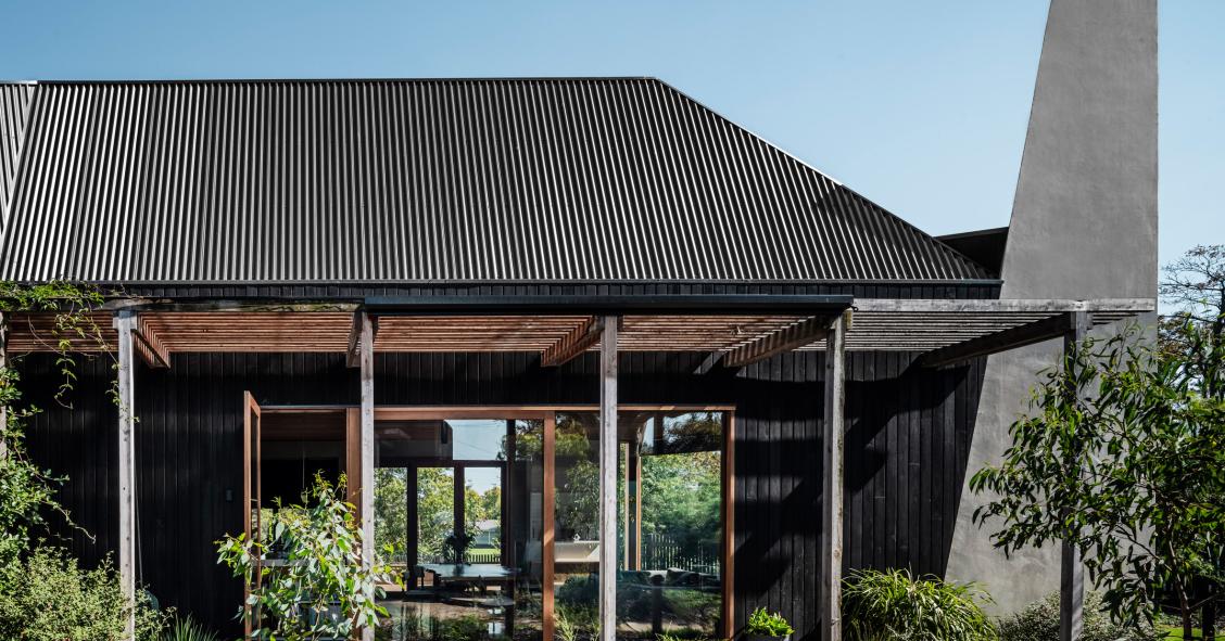 Una sorprendente casa di lusso con vetrate che sfidano i limiti della privacy