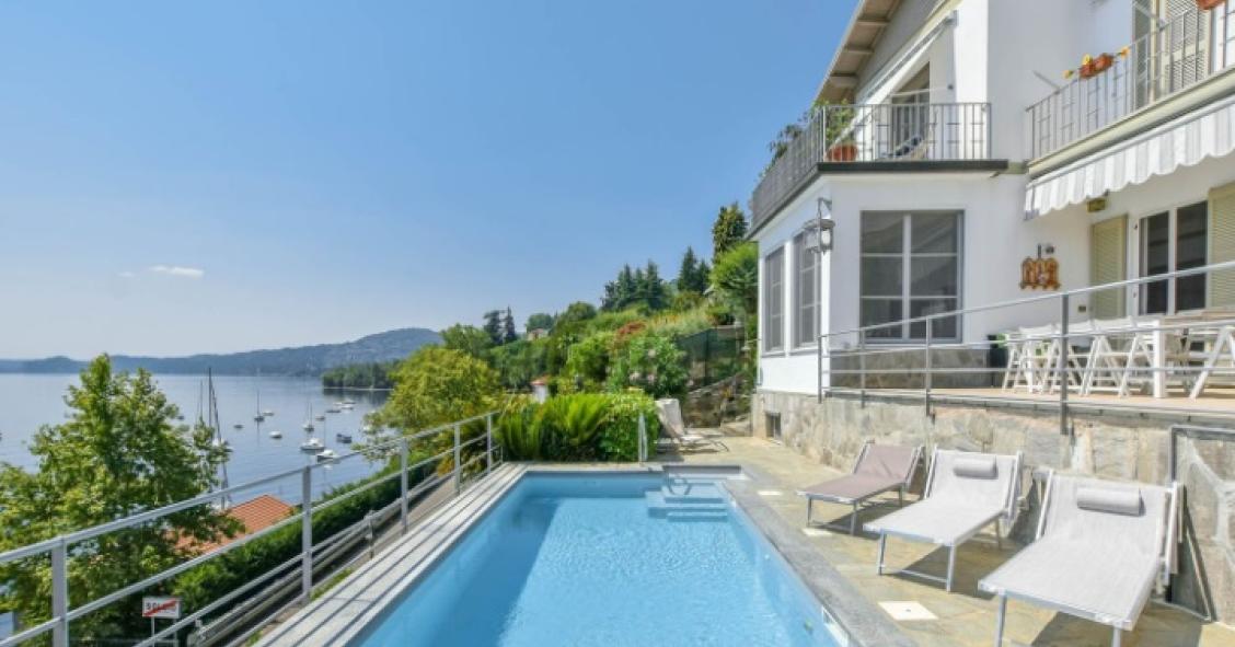 villa con piscina in vendita