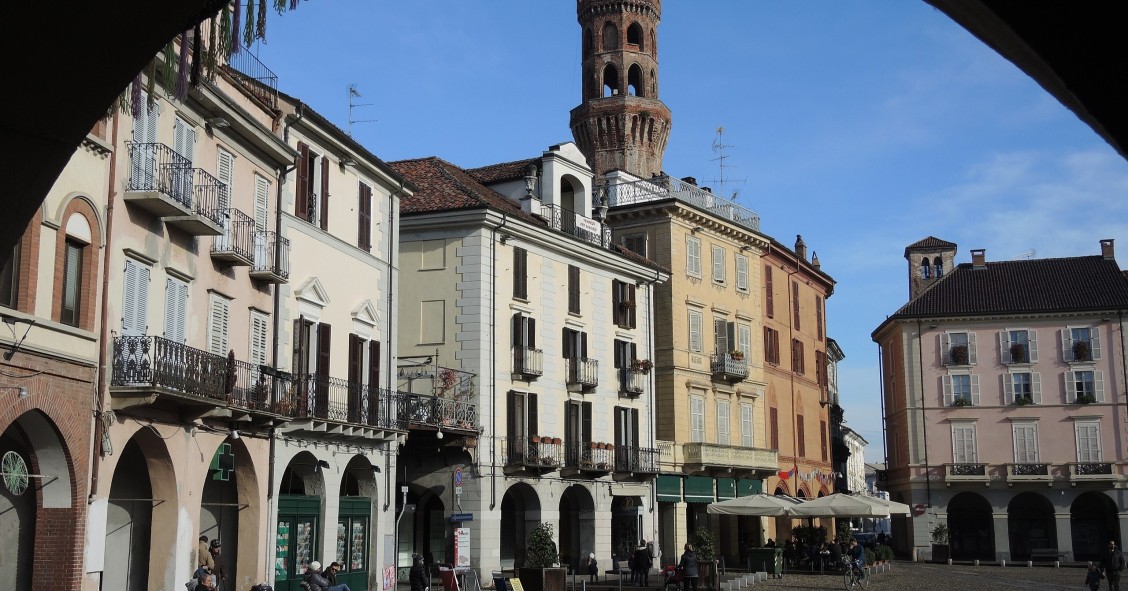 vercelli_piazza_cavour.jpg?VersionId=qi4Gl1QS2uSBcnh8Ou_hpJ_O2BiNEWKY&itok=HNbysWuU
