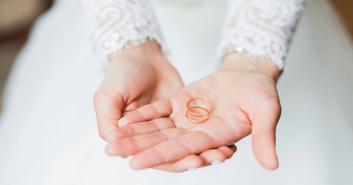 scambio di fedi matrimonio giovani 