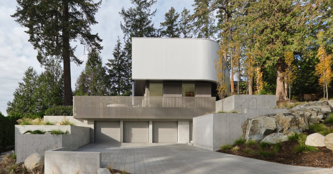 Piano House se ubica en el corazón de West Vancouver y está diseñada por el estudio canadiense Architecture Building Culture.