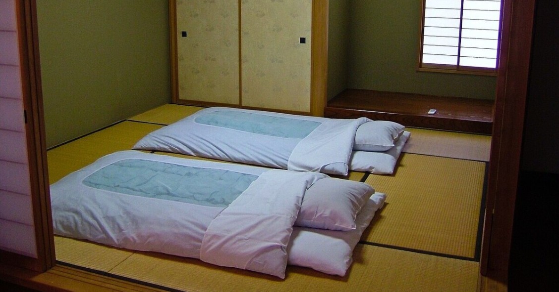 La tipica stanza giapponese con due futon