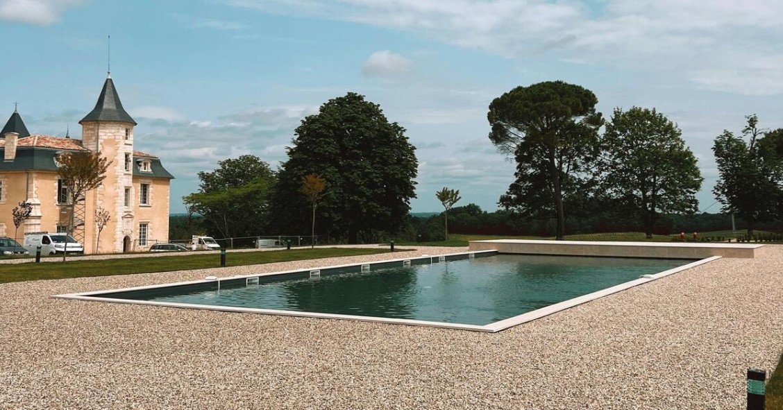 bordo piscina con ghiaietto lavato