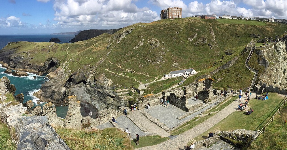 Las ruinas del castillo de Tintagel esconden la leyenda del nacimiento del rey Arturo.