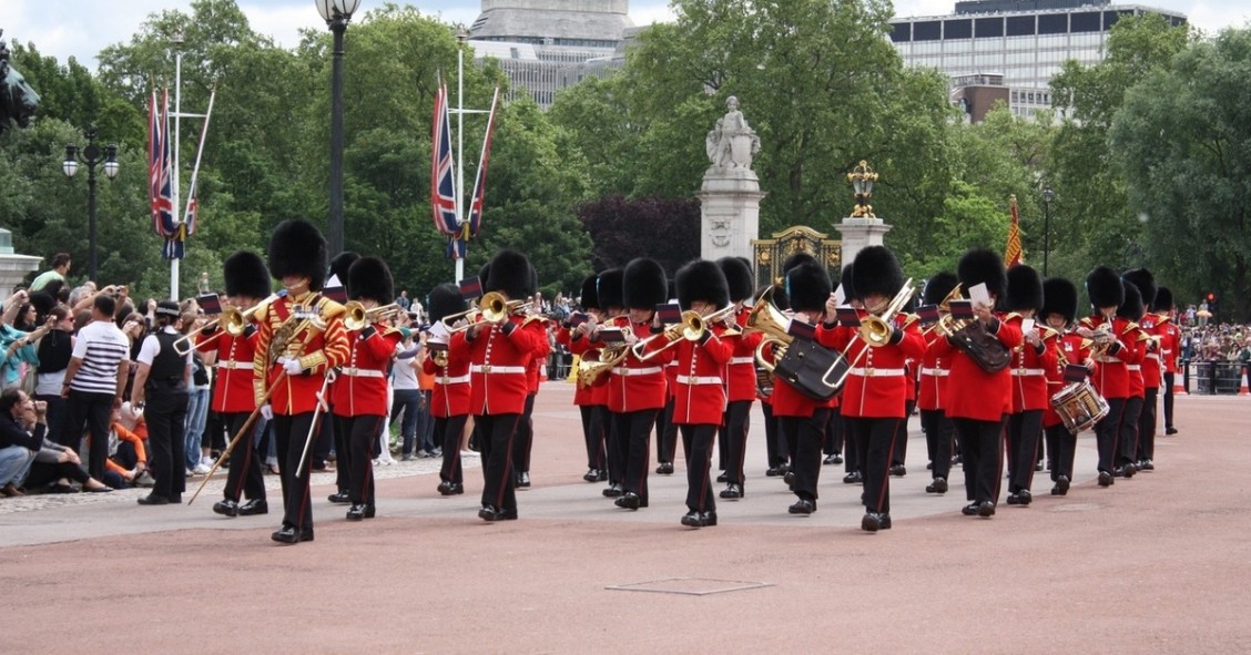 Il cambio della guardia a Londra