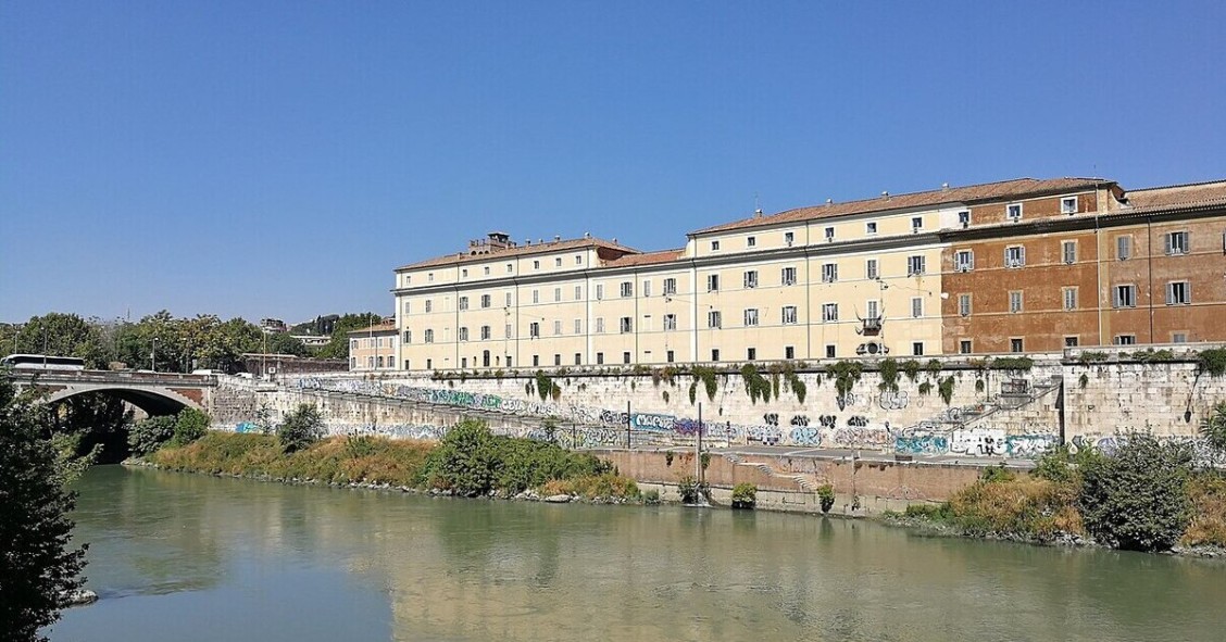 San Michele a Ripa visto dal Tevere