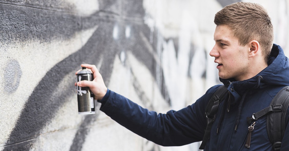 Reato imbrattare muri