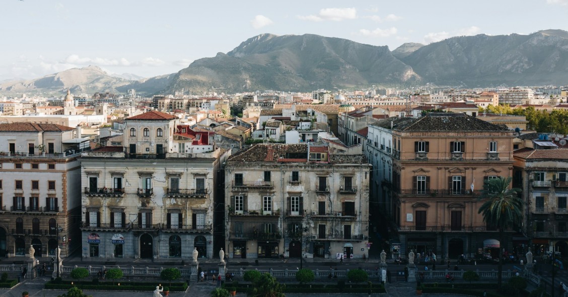 Italy pros and cons of buying property