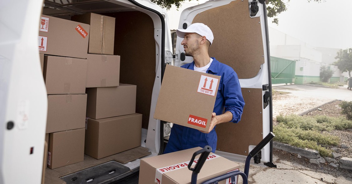 Carico e scarico nel cortile condominiale