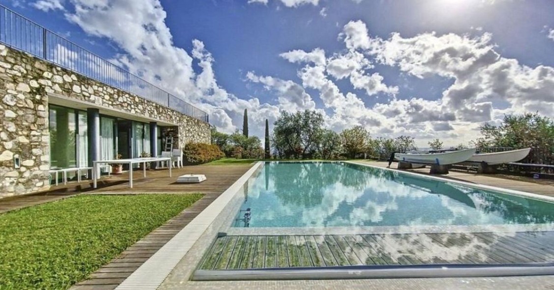 casale con piscina a montecarlo