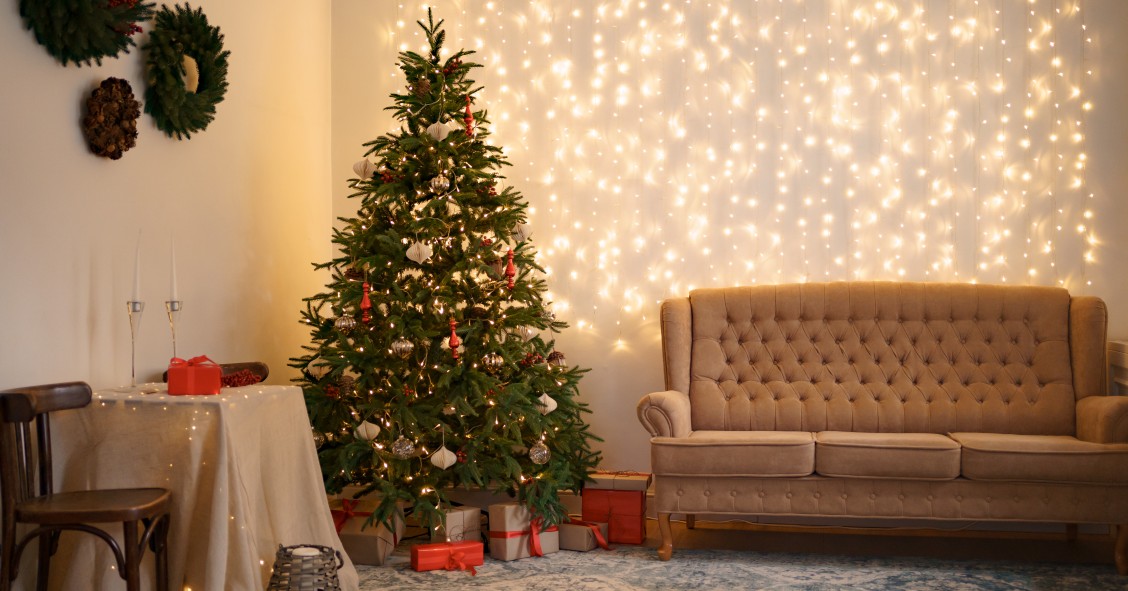 come mettere le luci all'albero di Natale