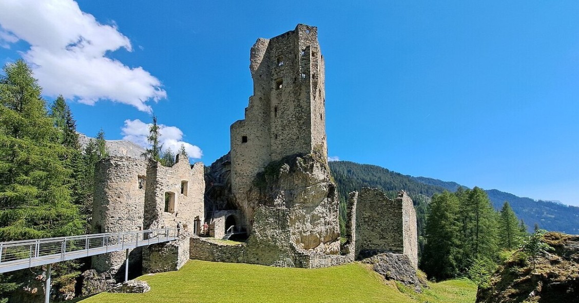 Un particolare del Castello di Andraz