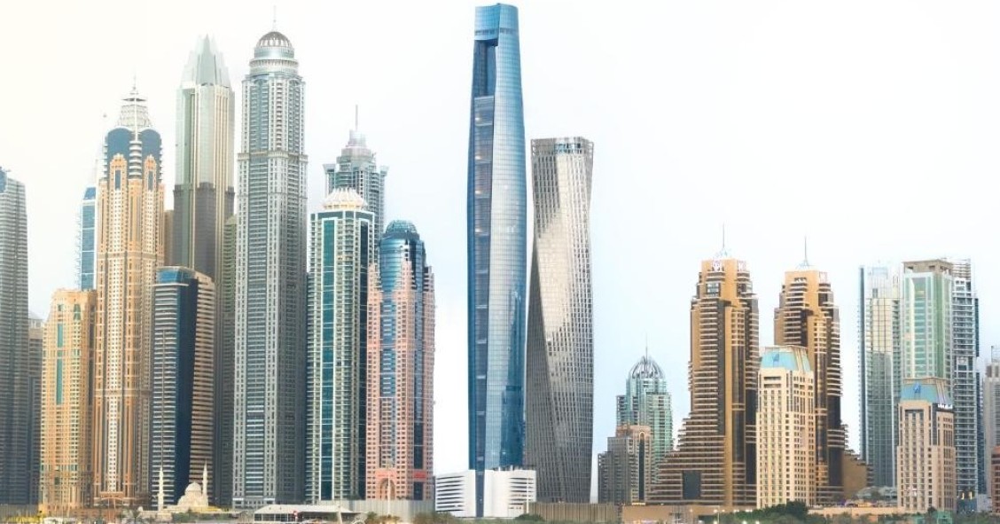 Dubái inaugura el hotel más alto del mundo con 82 plantas de lujo