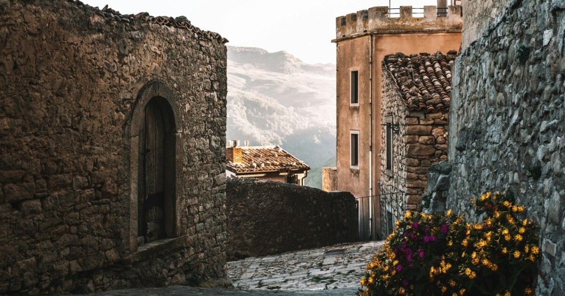 montalbano elicona sulla via frangicena normanna