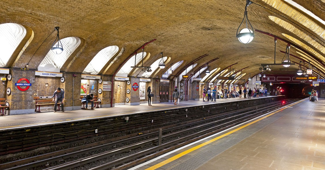 La stazione di Baker Street, considerata la più antica stazione funzionante al mondo