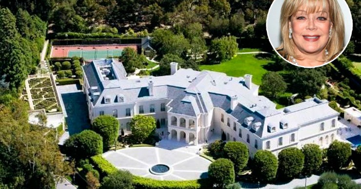 In vendita per 111 mln la casa del padre di Beverly Hills (galleria)