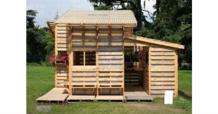 Case di legno, l'edificio di pedane riciclate (galleria)