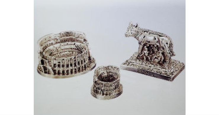 I souvenir più odiati dagli italiani. Dopo le vacanze finiscono sul web