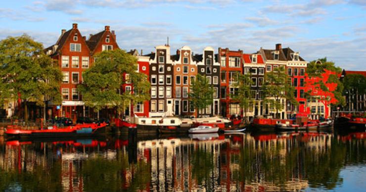 Amsterdam vuole proibire gli appartamenti in condivisione