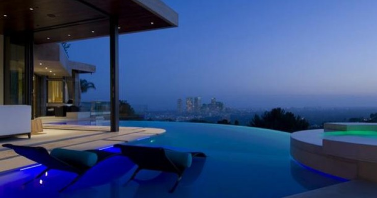 Case da sogno: una roccia vulcanica che guarda oltre l'oceano (los angeles)