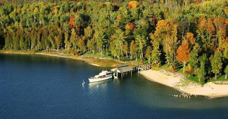 Case da sogno: chill out di lusso tra i boschi in riva al lago (michigan)