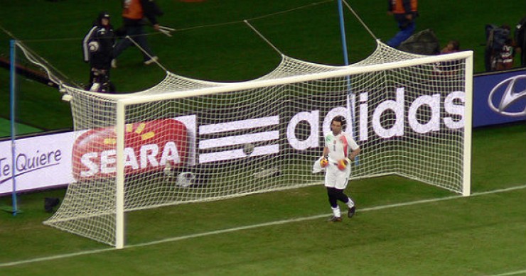 Calcio scommesse, la polizia arresta 16 calciatori. Ai domiciliari beppe signori