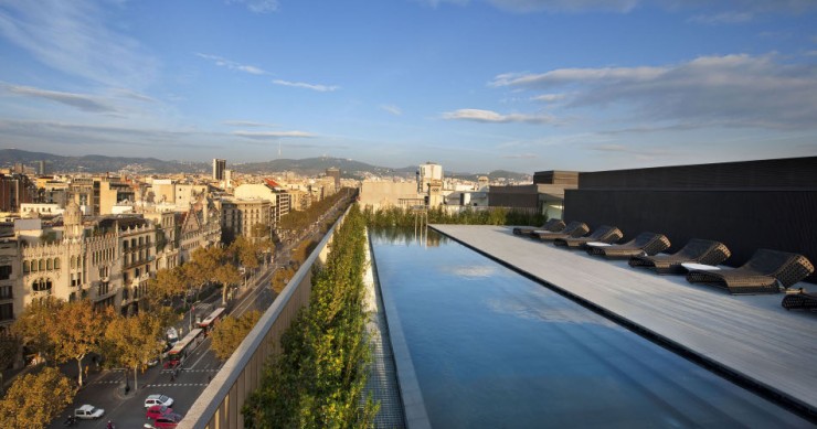 Hotel mandarin oriental, a cena in piscina sulla barcellona modernista (galleria)