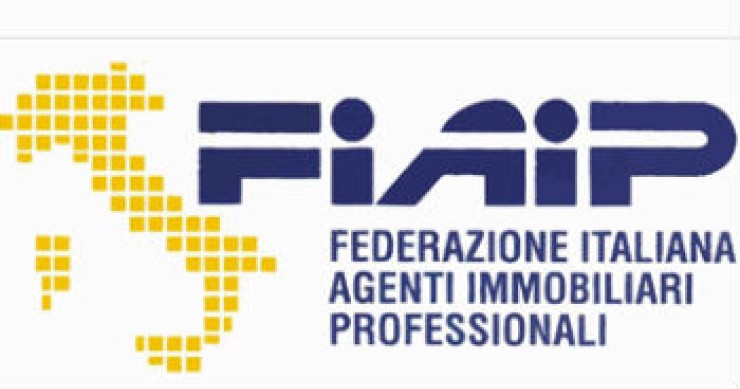 Agenti immobiliari, accordo sul contratto e stretta sugli abusivi