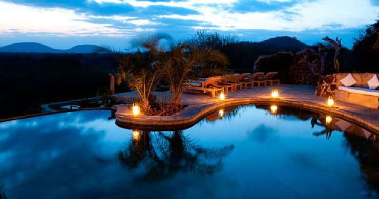 Hotel famosi, due elefanti e una capanna di lusso con vista al kilimangiaro (kenia)