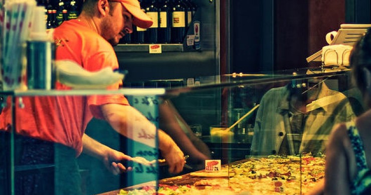 Il micro negozio in centro è l'ultimo affare immobiliare