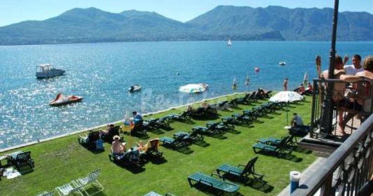 Case del week end: in barca sul lago con vista sulle alpi (lago maggiore)