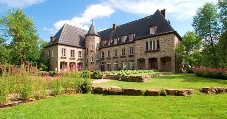 Case da sogno: castello incantato sul fiume per principi glamour 