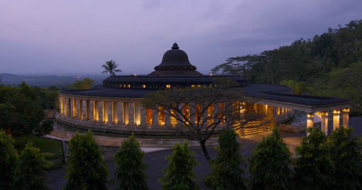 Hotel speciali, nel santuario buddista con 4 vulcani all'orizzonte (indonesia)