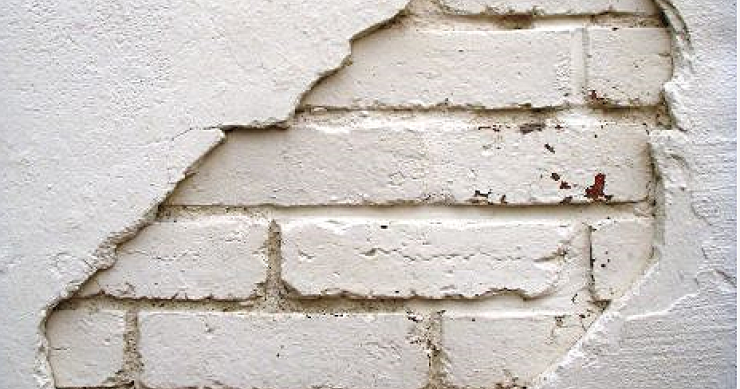 Meno mattone e più titoli di stato. Ma soprattutto meno soldi