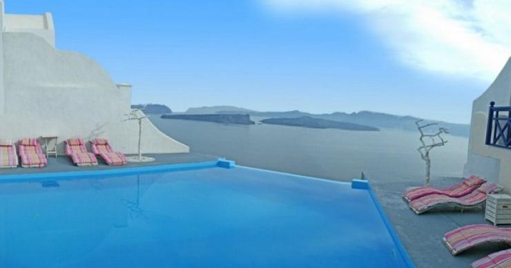 Hotel speciali, 9 suites dove mare e cielo si confondono (santorini)