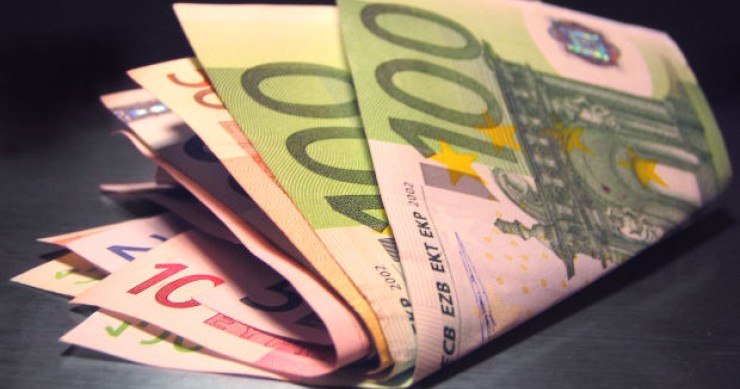 Gli italiani non si fidano dell'euro ma non vorrebbero neppure tornare alla lira