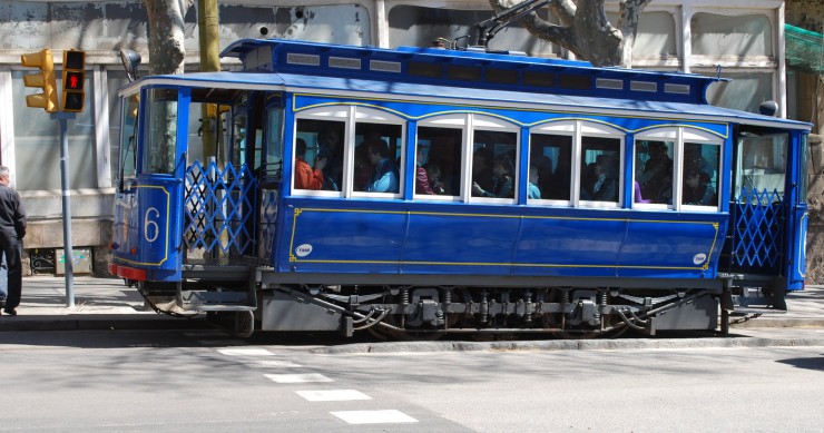 Niente più auto blu. Monti manda in tram le istituzioni