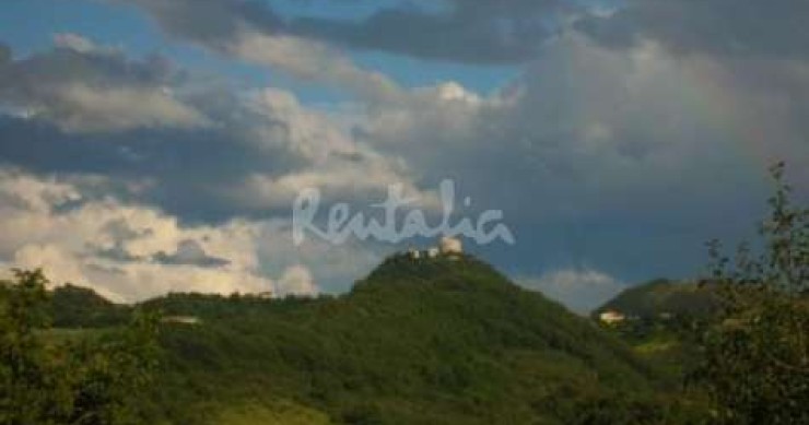 Case del wek end: in cima alla collina nel posto delle viole (urbino)