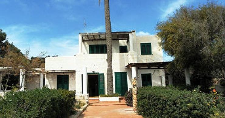 Berlusconi non mentiva: comprata la vila a lampedusa (video)