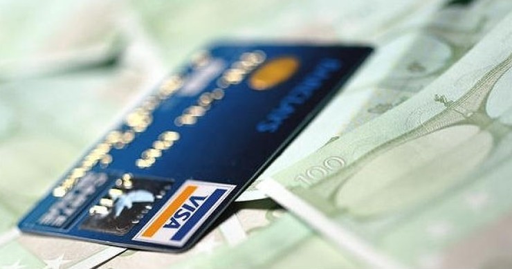 Carte di credito ancora poco diffuse: gli italiani preferiscono il contante