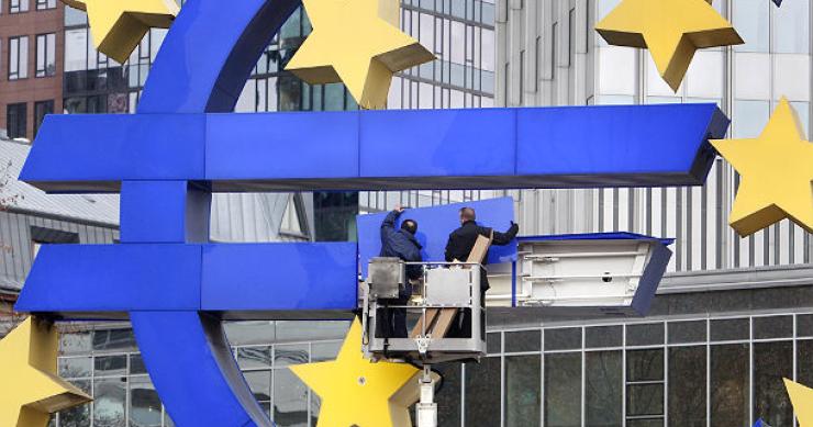 Crisi, si accettano consigli. L'Italia esca dall'euro