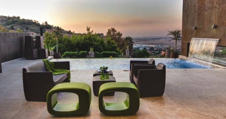 Casa da sogno: un'esplosione di luci e colori nella lussureggiante terra sudafricana