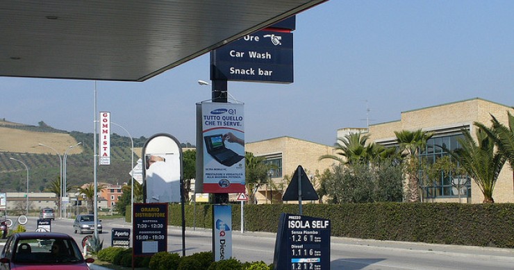 Come risparmiare sulla benzina: mappa dei distributori più economici d'Italia